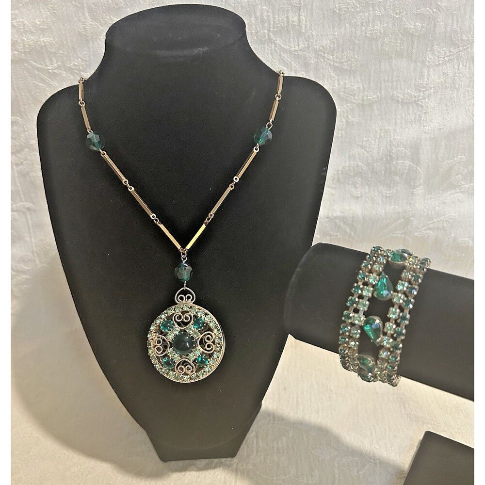 Vintage Gold Tone Emerald Green Rhinestone Medallion Necklace Bracelet Set